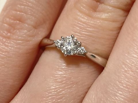 【アイプリモ(I-PRIMO)の口コミ】 指輪のデザインはニコラツイストロック ミディアムコンバーチブル クロス…