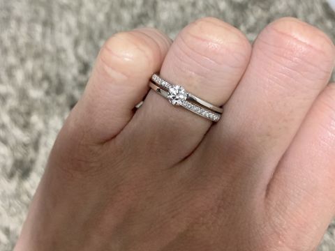 【FORMIA(フォルミア)の口コミ】 普段使いも出来る婚約指輪を探しており、ダイヤの存在感はあるが、主張し…