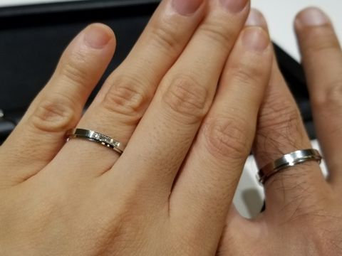 【ラザール ダイヤモンド(LAZARE DIAMOND)の口コミ】 婚約指輪がウェーブなのでウェーブの結婚指輪を探していましたがストレー…