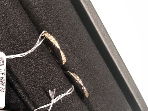 【ティファニー(Tiffany & Co.)の口コミ】 エタニティでダイヤモンドはしっかりつけつつ、中心がキュッとしているの…