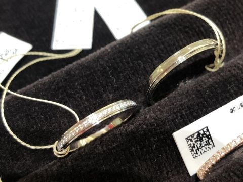 【カルティエ(Cartier)の口コミ】 エタニティですが、溝が入っておりシンプルさと上品さのバランスがすごく…