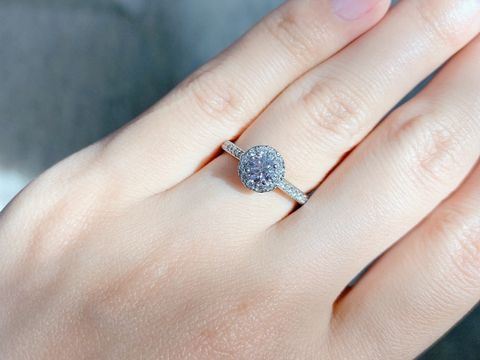 【ラザール ダイヤモンド(LAZARE DIAMOND)の口コミ】 長年付けていれるように華やかなデザインのものを探していたところ、リン…