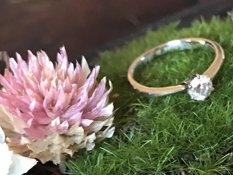 【ジュエリーツツミ(JEWELRY TSUTSUMI)の口コミ】 一粒キラリと光るダイヤモンドの爪付きの王道な婚約指輪に憧れていたので…