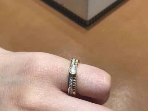 【ブシュロン(BOUCHERON)の口コミ】 １粒ダイヤ以外のデザインを探していて、イエローゴールドとホワイトゴー…