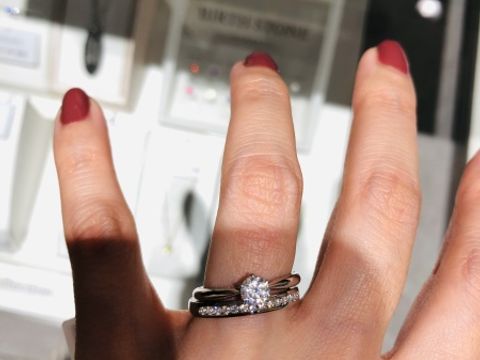 【アイプリモ(I-PRIMO)の口コミ】 婚約指輪を結婚指輪とセットで日常的に使いたいと思い、店員さんのオスス…