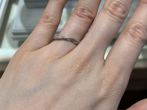 【ジュエリークラフトYAMAJIの口コミ】 指輪のデザインを探して数店舗まわりました。基本ストレートに少しだけウ…
