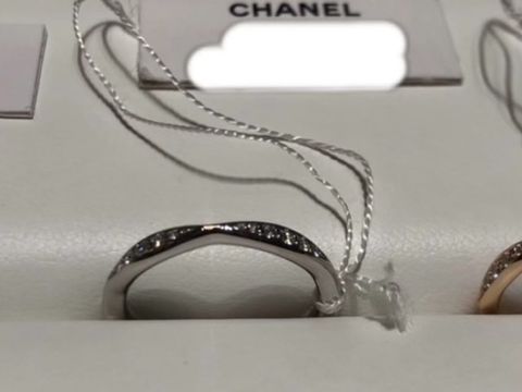 【シャネル(CHANEL)の口コミ】 CHANELの特徴的なモチーフで、知らない方でもお花を連想できるデザインの…