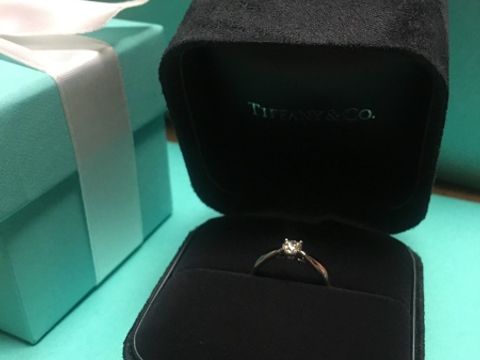 【ティファニー(Tiffany & Co.)の口コミ】 素材は無難なプラチナにしようと考えていました。デザインはシンプルなも…