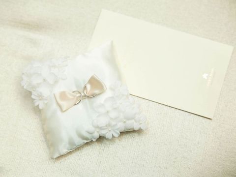 【ティファニー(Tiffany & Co.)の口コミ】 仕事でも使えるようにシンプルなデザインを考えていました。婚約指輪がス…