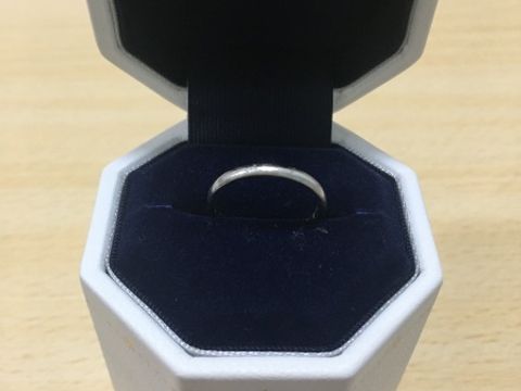 【銀座ダイヤモンドシライシの口コミ】 主人がシンプルなデザインで探していたため、特に装飾もないリングを探し…