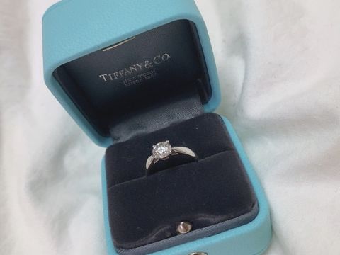 【ティファニー(Tiffany & Co.)の口コミ】 シンプルな指輪が良く、一粒ダイヤに憧れていました。元々ティファニーが…