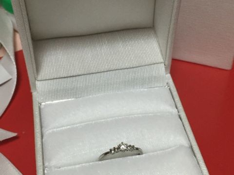 【ジル スチュアート(JILLSTUART)の口コミ】 指輪の上から見ても、横から見ても、立体的なリボンの形をしているところ…