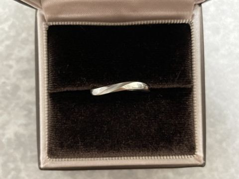 【アイプリモ(I-PRIMO)の口コミ】 価格、デザイン、彼女の指輪と同じ種類というのが決め手です。
デザインに…