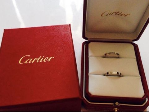 【カルティエ(Cartier)の口コミ】 プラチナの指輪を検討しておりましたが、こちらの指輪のデザインに惚れて…