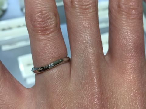 【4℃ BRIDAL(ヨンドシーブライダル)の口コミ】 一石のダイヤモンドが付いたシンプルタイプですが、ダイヤモンドの大きさ…
