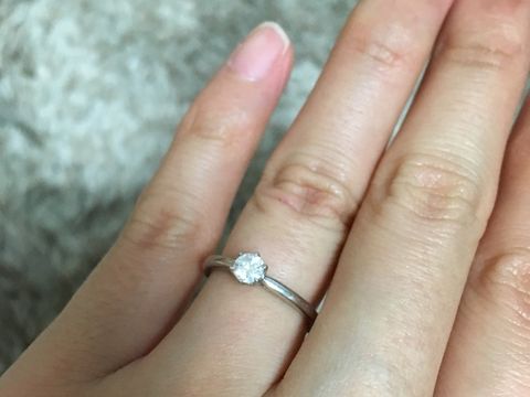 【アイプリモ(I-PRIMO)の口コミ】 結婚指輪が割とキラキラするタイプのものだったので、重ね付けで合わせら…