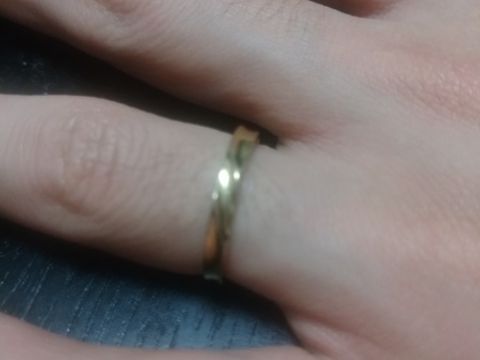 【ESTELLE(エステール)の口コミ】 贈る相手がピンク系の色が好きなのを知っていて、それに近い感じのリング…