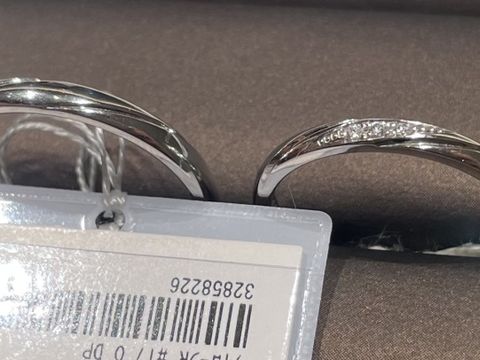 【アイプリモ(I-PRIMO)の口コミ】 素材はプラチナ950、デザインはラインが入ったようなデザインでシンプルな…