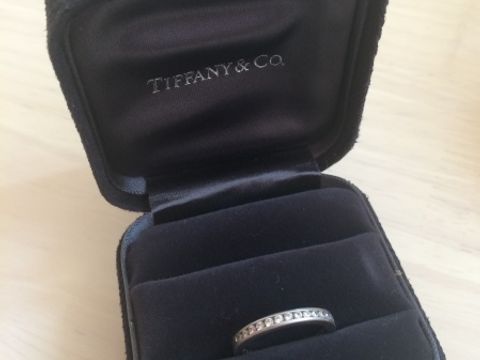 【ティファニー(Tiffany & Co.)の口コミ】 婚約指輪は、一粒石のデザインが定番ですが、結婚式やパーティーなどの華…