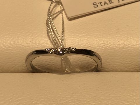 【STAR JEWELRY(スタージュエリー)の口コミ】 ウェーブタイプの結婚指輪を希望していました。スタージュエリーさんは、…