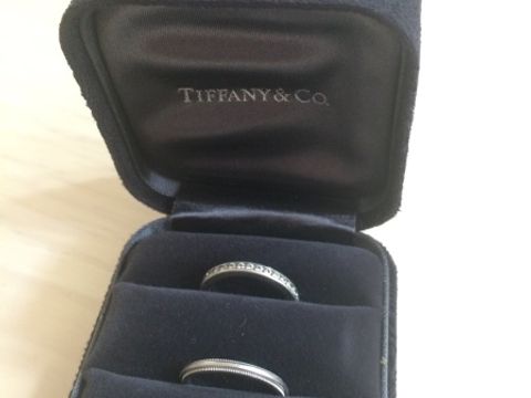 【ティファニー(Tiffany & Co.)の口コミ】 シンプルなものを探していました。でも、まったく何の模様もないものだと…