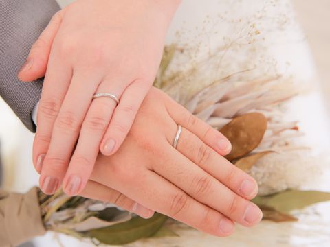 【銀座ダイヤモンドシライシの口コミ】 指輪の断面が工夫されていてとてもつけ心地がよいです。どちらも仕事など…