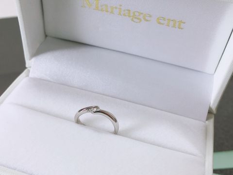【Mariage ent(マリアージュエント)の口コミ】 シンプルなウェーブの指輪を探していました。ダイヤは要らないと思ってい…