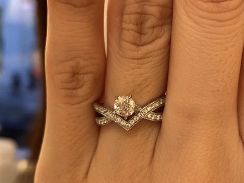 【ショーメ(CHAUMET)の口コミ】 ショーメの象徴であるティアラがイメージのデザインです。歳を重ねてもず…