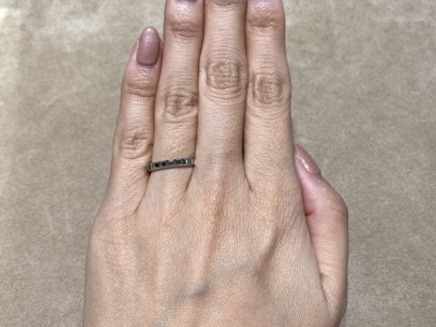 【ブシュロン(BOUCHERON)の口コミ】 プラチナ素材です。パリの石畳をイメージしているそうで、カッティングに…