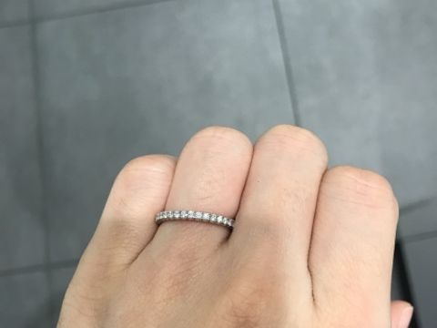 【カルティエ(Cartier)の口コミ】 毎日つけるものなので、派手すぎず、しかし質素すぎない指輪を探していま…