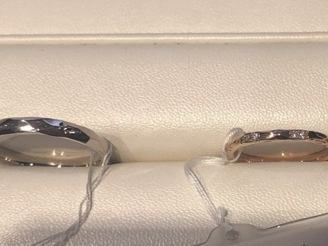 【LUCIE(ルシエ)の口コミ】 ダイヤカットが施されており、反射してキラキラと煌めきます。また小粒の…