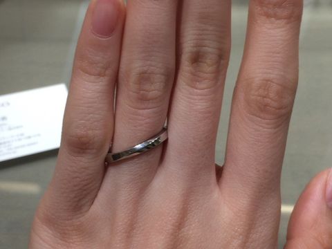 【アイプリモ(I-PRIMO)の口コミ】 プラチナでシンプルなものですがデザインが素敵です。webには掲載されてい…