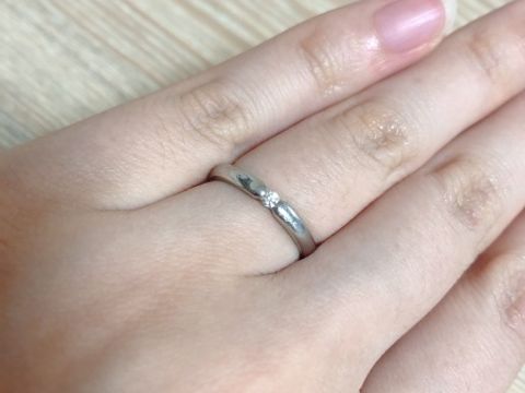 【銀座ダイヤモンドシライシの口コミ】 毎日つけるものなので、シンプルだけど、飽きがこないデザインがいいと思…