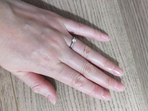 【カルティエ(Cartier)の口コミ】 指輪が派手すぎないものがよかった為、あえてこちらのものにしました。シ…