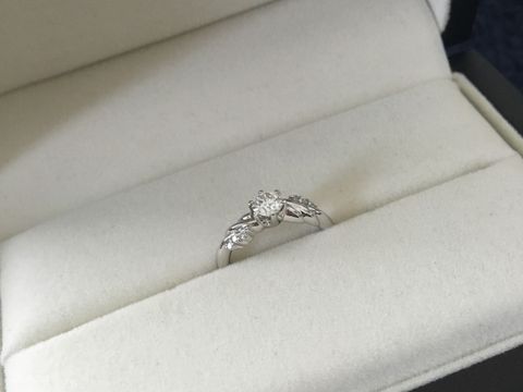 【JEWELRY  KAMATA(ジュエリーかまた)の口コミ】 普アパレルの仕事をしている奥さんなので、シンプル過ぎず凝ったデザイン…