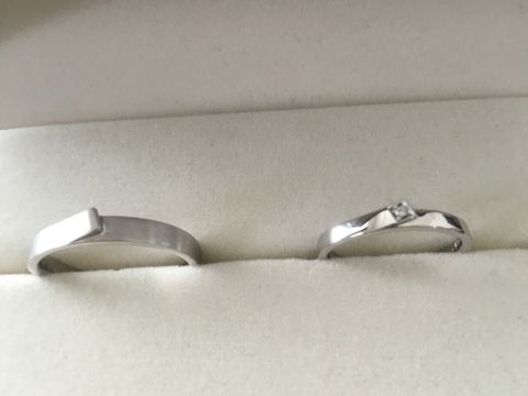 【JEWELRY  KAMATA(ジュエリーかまた)の口コミ】 2人とも定番のデザインよりも、人と被らないデザインが良かったのでこれを…