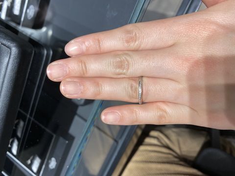 【銀座ダイヤモンドシライシの口コミ】 ストレートタイプで、メレダイヤの入ったデザインを探していました。また…