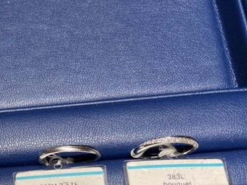 【銀座ダイヤモンドシライシの口コミ】 ベテランのスタッフさんが私の手を見て、いくつかピックアップしてくれた…