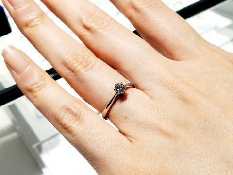 【銀座ダイヤモンドシライシの口コミ】 ダイヤモンドなら銀座ダイヤモンドシライシが有名だったのでこの店と決め…