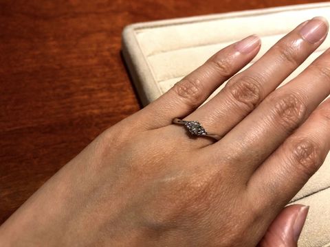 【TRECENTI(トレセンテ)の口コミ】 シンプルですが、希少なテーブルカットのおかげで輝きがとても綺麗な指輪…