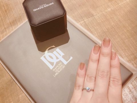 【銀座ダイヤモンドシライシの口コミ】 主人が選んでくれたのですが、指輪のデザインが向日葵をイメージしたもの…