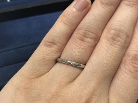 【4℃ BRIDAL(ヨンドシーブライダル)の口コミ】 当初はストレートのシンプルなデザインの結婚指輪を探していました。店員…