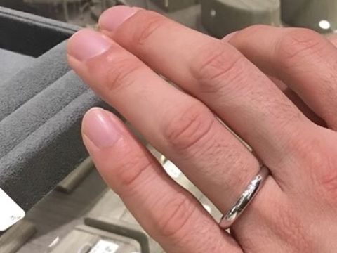 【Joie de treat.(ジョア・ドゥ・トリート)の口コミ】 ラウンド形のプラチナ素材がオーソドックスな印象で、仕事でも付けやすい…