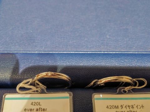 【銀座ダイヤモンドシライシの口コミ】 こちらは、一目でデザインが気に入りました。他店にはないもので、流れる…