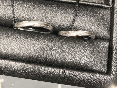 【エクセルコダイヤモンド(EXELCO DIAMOND)の口コミ】 プラチナの綺麗なラインと、中央のダイヤモンドがとても映えます。着ける…