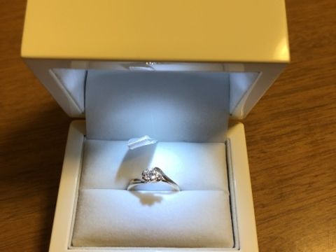 【杢目金屋(もくめがねや)の口コミ】 杢目柄が美しく、指輪の台座の部分が桜の花の形になっていて綺麗な形でし…