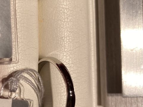 【AFFLUX(アフラックス)の口コミ】 ストレートタイプの指輪で、女性には石をつけたかったので検討していまし…