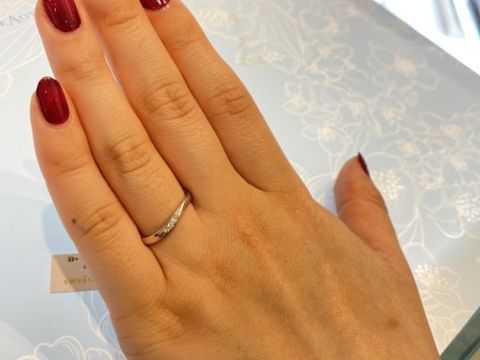 【ヴァンドーム青山(VENDOME AOYAMA)の口コミ】 シャープな印象の指輪で、ダイヤモンドが入っているのにあまり目立ちすぎ…