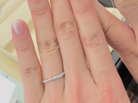 【TASAKI(タサキ)の口コミ】 ウェーブデザインと、V字デザインの二種を試着させていただきました。どち…