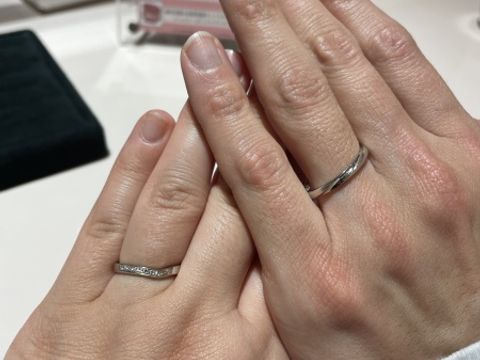 【TRECENTI(トレセンテ)の口コミ】 緩やかなウェーブで、とても理想の指輪でした。
価格もお求め安く、手が届…